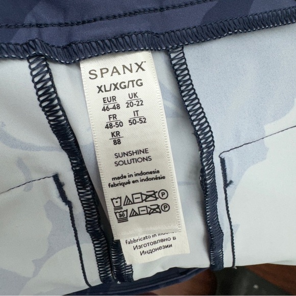 Spanx Sunshine Women Athletic Shorts Floral Navy Golf Tennis Athleisure Summer - Picture 8 of 10
